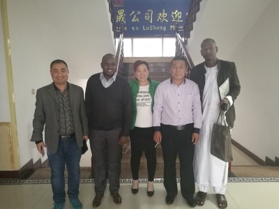 幾內(nèi)亞客戶來(lái)廠選購(gòu)巖金礦設(shè)備