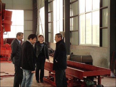 埃塞俄比亞客戶來(lái)廠定購(gòu)淘金船